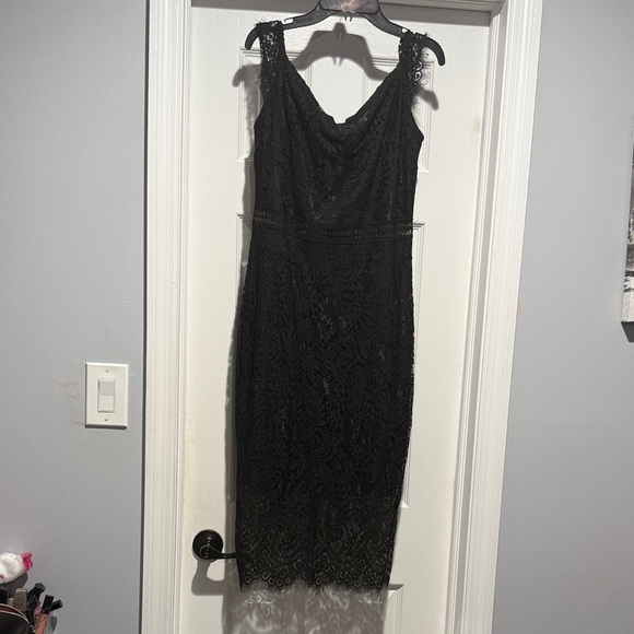 Chic Off-Shoulder Black Lace Midi Dress - Picture 4 of 5